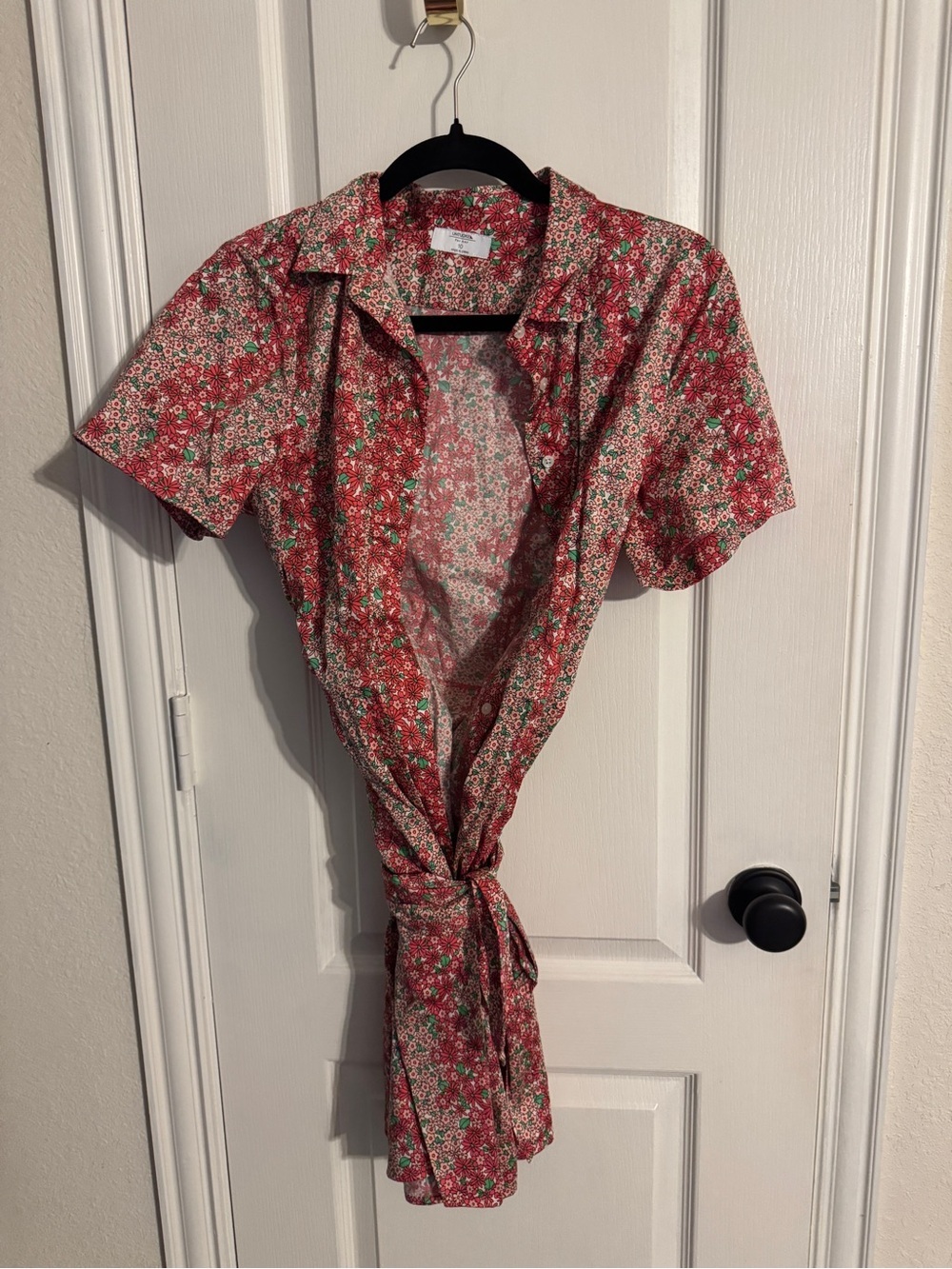 UNTUCKit Red Floral Tie-Front Button-Down dress